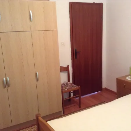 Lucin Apartment *