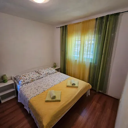 Lucin Apartment *